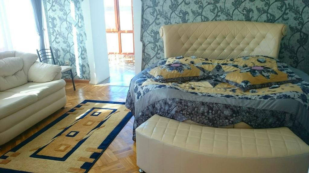 Edemi Hotel Кутаиси Экстерьер фото