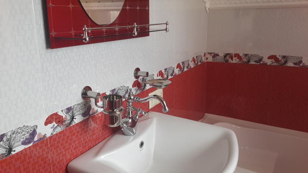 Edemi Hotel Кутаиси Экстерьер фото
